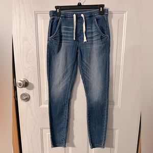 Signature by Levi Skinny Jogger Slip-On Jean